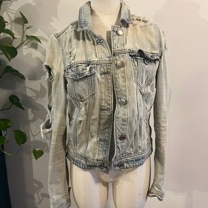American Eagle Destroy light wash denim jacket